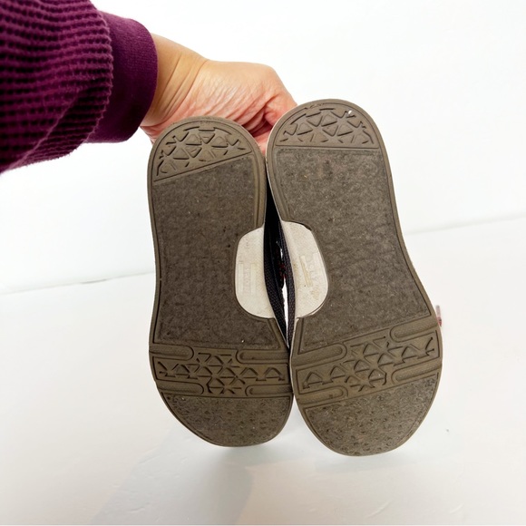 TOMS Shoes - Picture 4 of 5